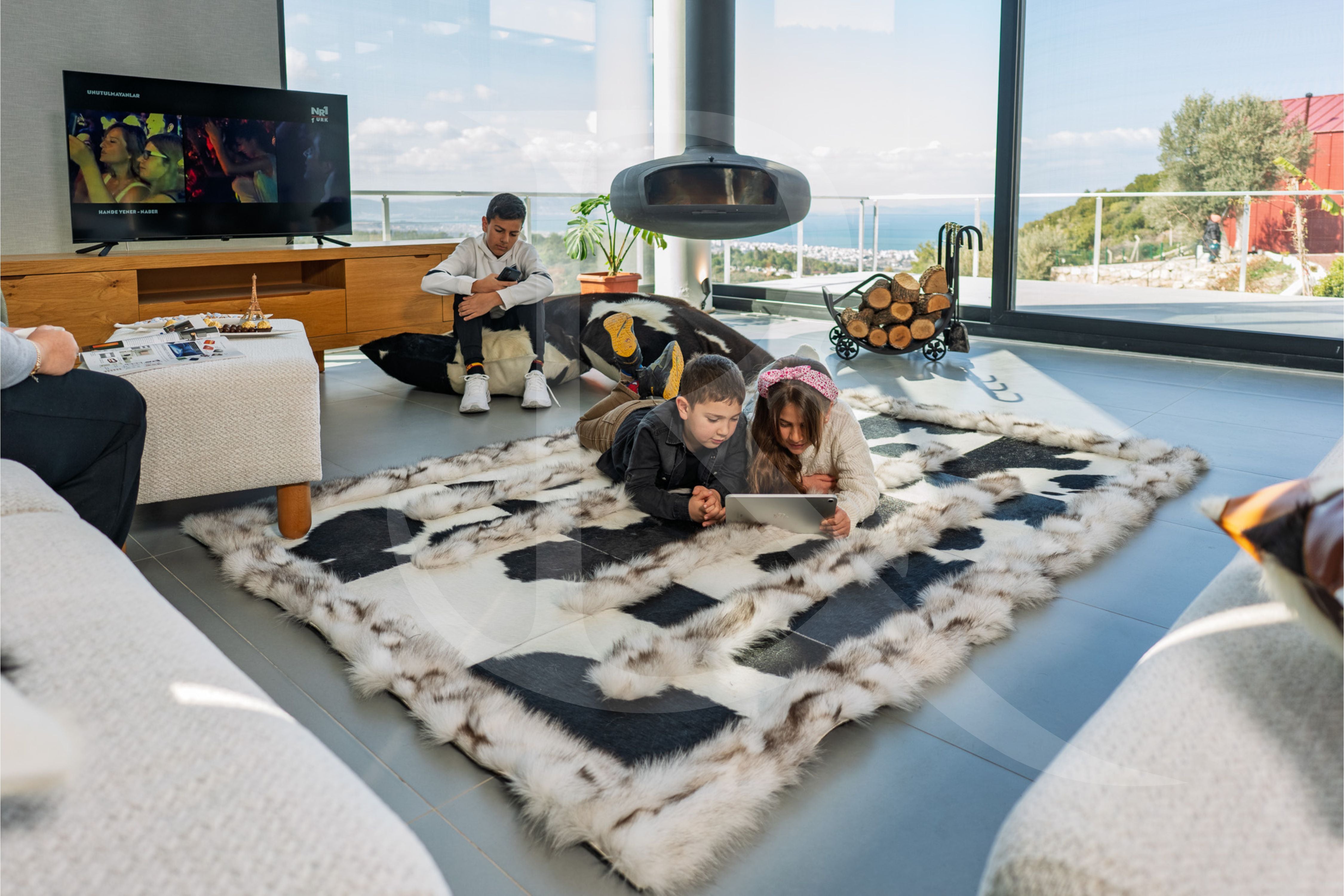 Tilki Kürkü Süslemeli Patchwork Cowhide Halı